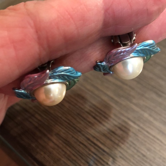 Vintage Pastel Leaf with Pearl Center Clip Earrings - Picture 9 of 13